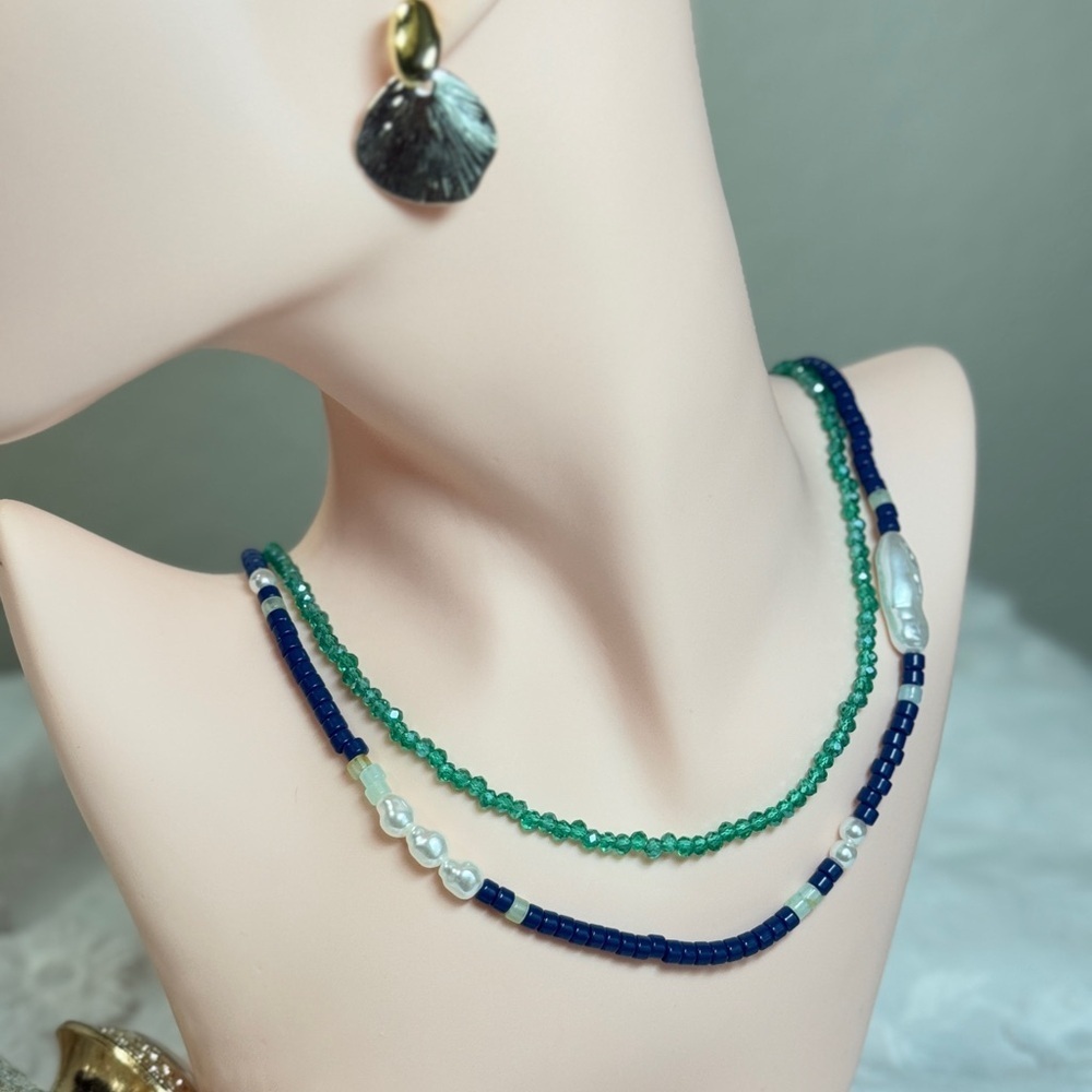 Classic Design Blue and Green, and Pearl Beaded Necklace - Picture 4 of 4